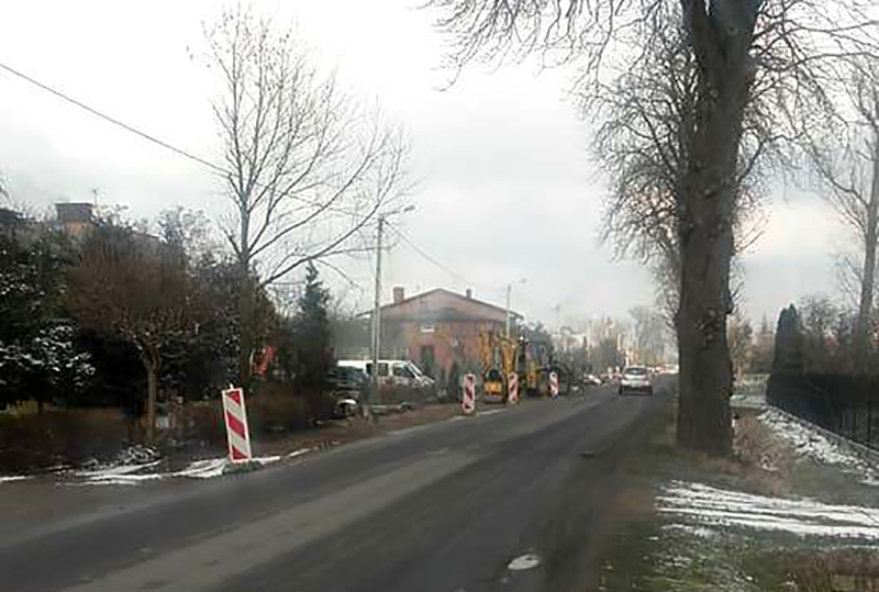 Rozpoczęto budowę chodnika w Jaroszynie
